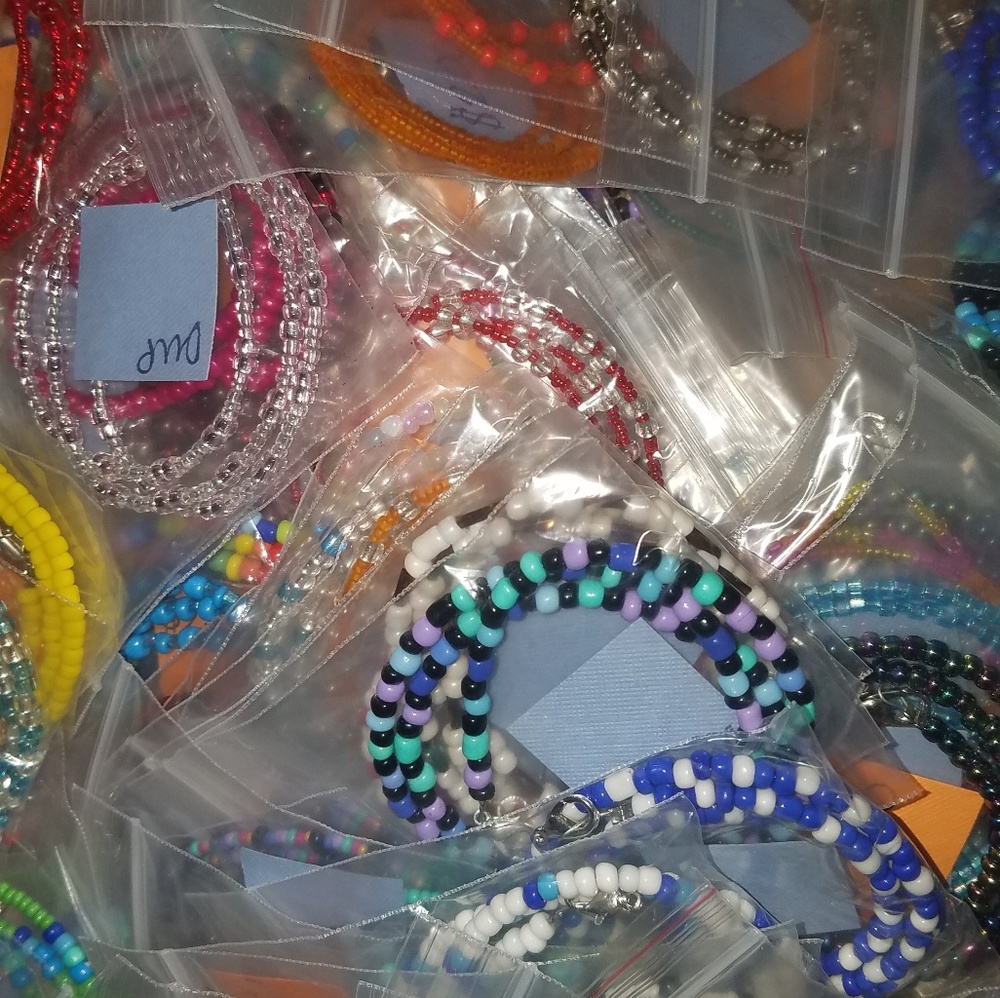 10 Assorted Beaded Chains - Picture 3 of 4